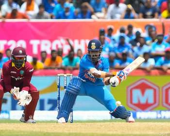 टी -20 !भारत ने इंग्लैंड को 8 विकेट से धोया