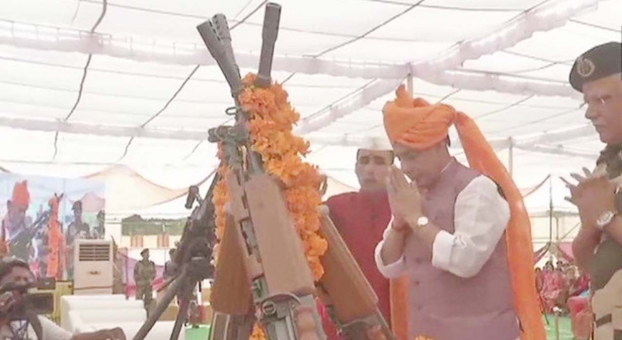 शस्त्र पूजा! गृहमंत्री राजनाथ सिंह ने राजस्थान बीएसएफ मुख्यालय पर किया पारम्परिक पुजन