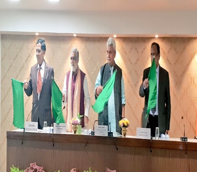 मेमू ट्रेन ! रेल राज्य मंत्री मनोज सिन्हा ने हरी झंडी दिखा किया रवाना