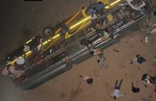 बस हादसा ! महानदी ब्रिज से नीचे गिरी बस  नौ यात्रियों की मौत , कई लोग घायल