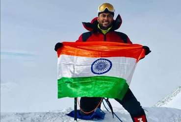 कामयाबी ! रणवीर सिंह ने️ सात महाद्वीपों के सर्वोच्च पर्वत शिखर पर फहराया तिरंगा