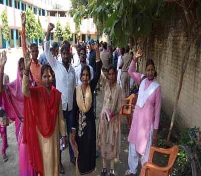 डीएलएड परीक्षा!  नकल करने कराने का खेल पूर्ववत , परीक्षार्थियों ने काटा बवाल