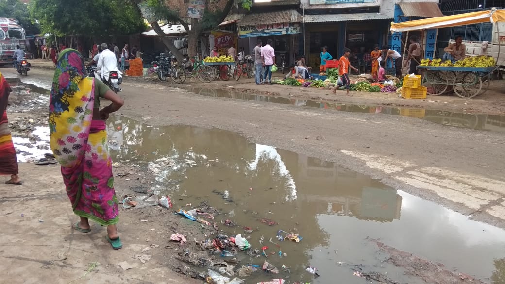 गंदगी और कीचड़ से हाल बेहाल