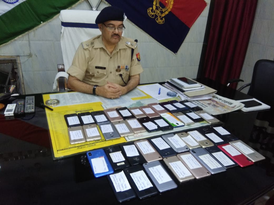 पुलिस ने बरामद किए 41 मोबाइल सेट,सेट पाकर खिले मालिकों के चेहरे