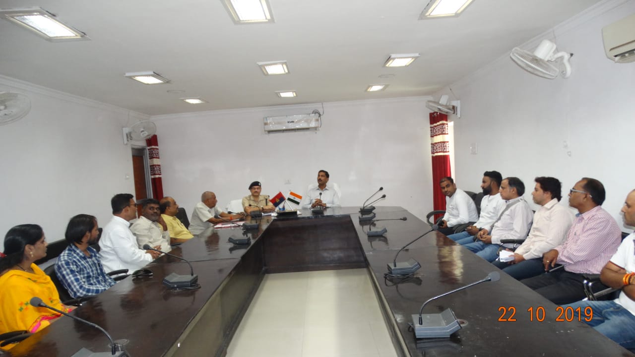 समीक्षा ! बैठक में एडीजी ने पढ़ाया सरकारी योजनाओं के क्रियान्वयन का पाठ