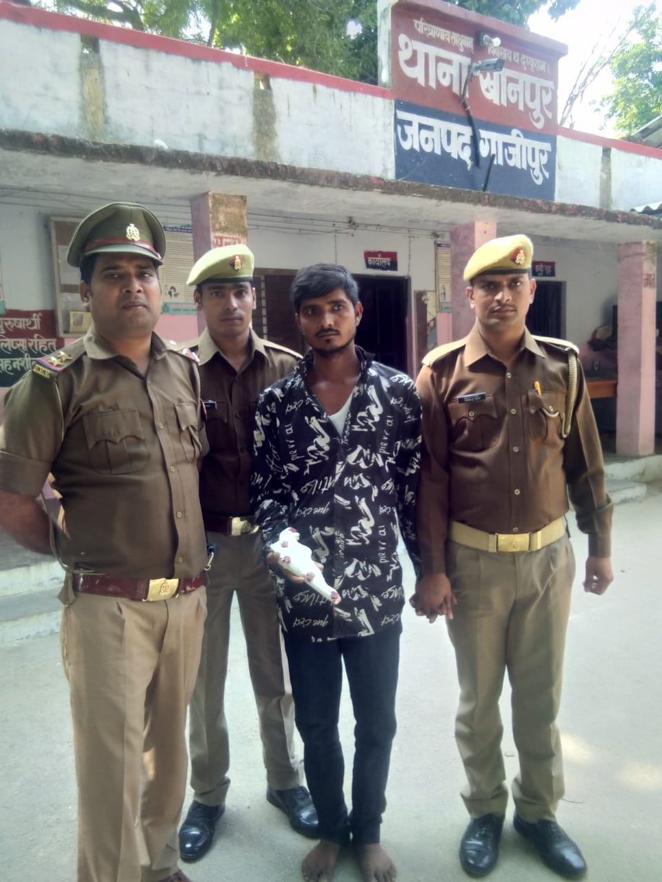 अवैध असलहे संग अपराधी गिरफ्तार