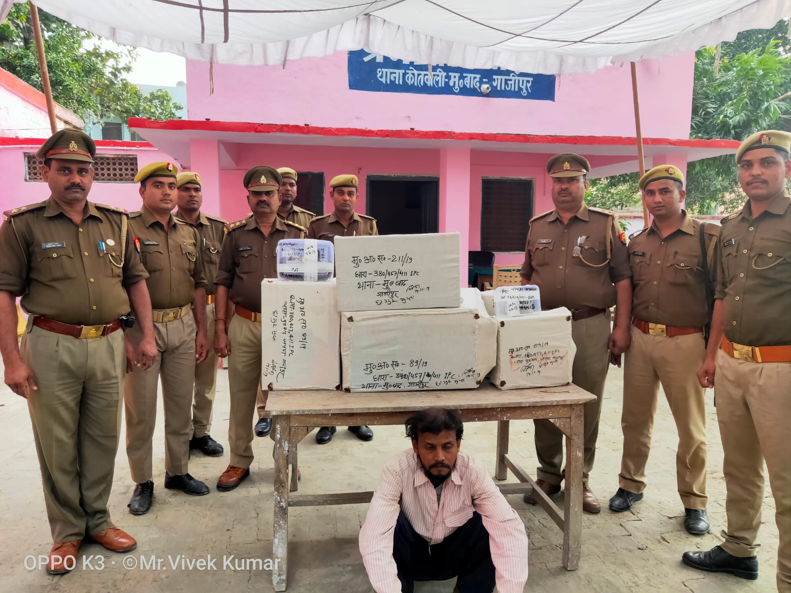 चोरी के सामानों संग शातिर चोर गिरफ्तार