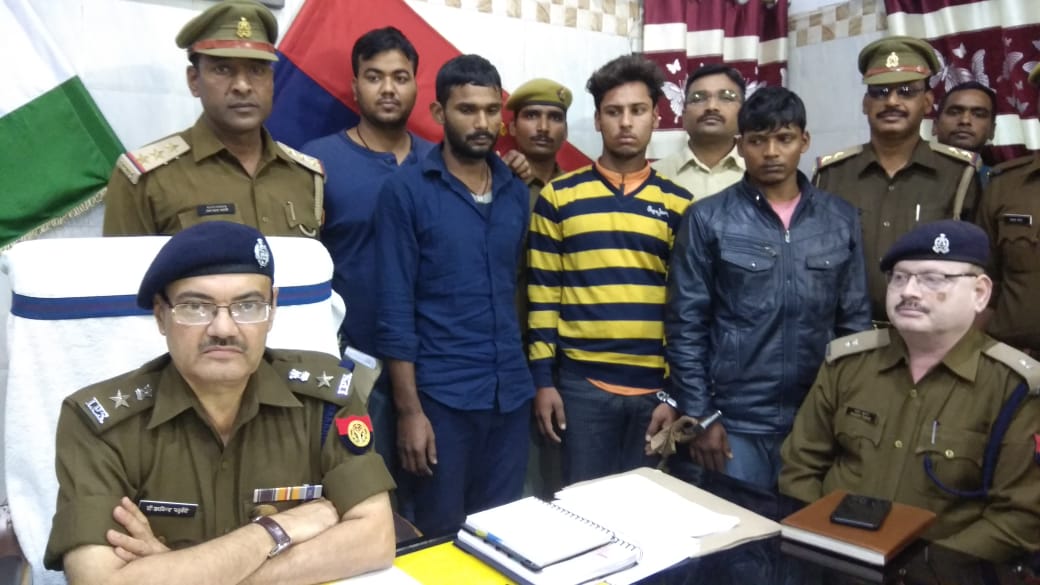 लूट की बाइक व तमंचा संग तीन चढ़े जंगीपुर पुलिस के राडार पर