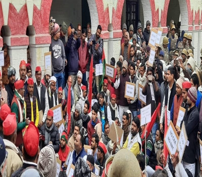 धरना-प्रदर्शन ! सपा ने तोड़ा धारा 144