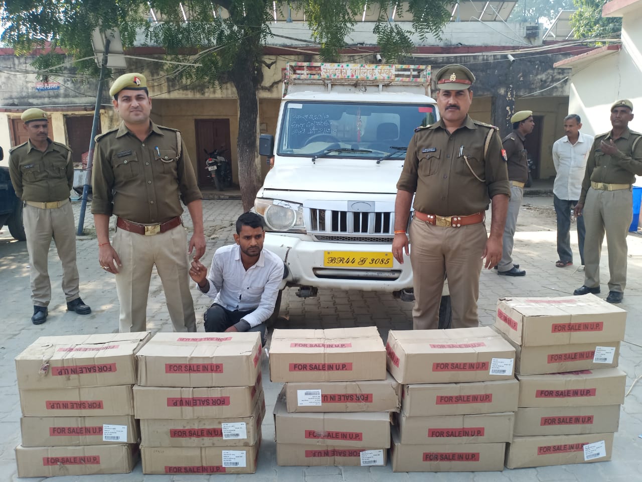 अवैध शराब संग तस्कर गिरफ्तार