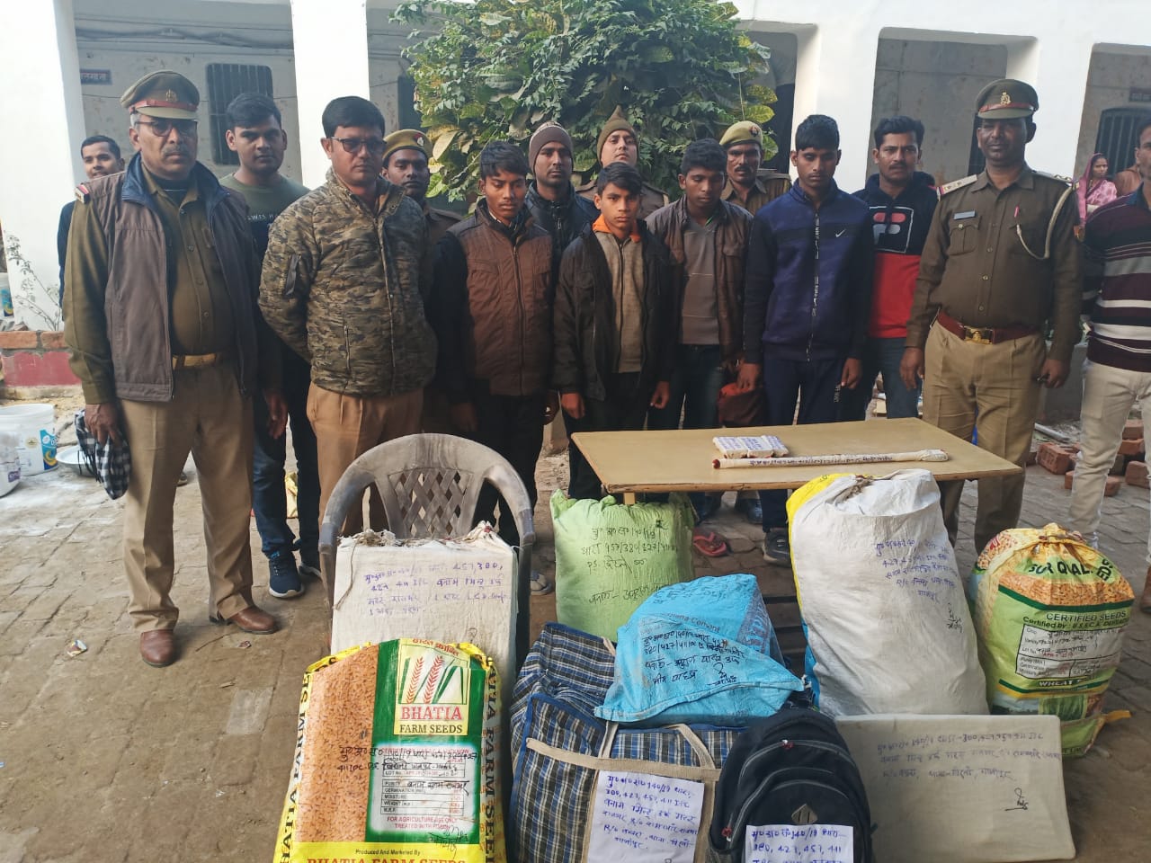 गिरफ्तारी ! चार चोर चढ़े पुलिस के राडार पर