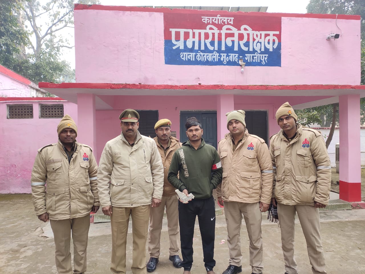 पिस्तौल संग अपराधी गिरफ्तार