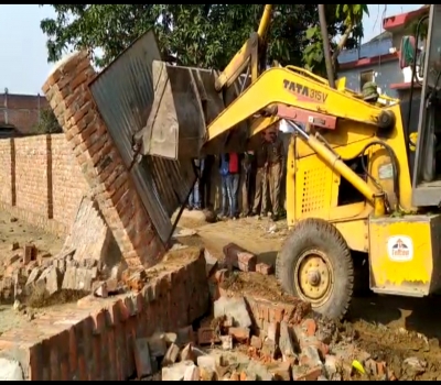 झटका ! अवैध निर्माण हुआ धराशायी