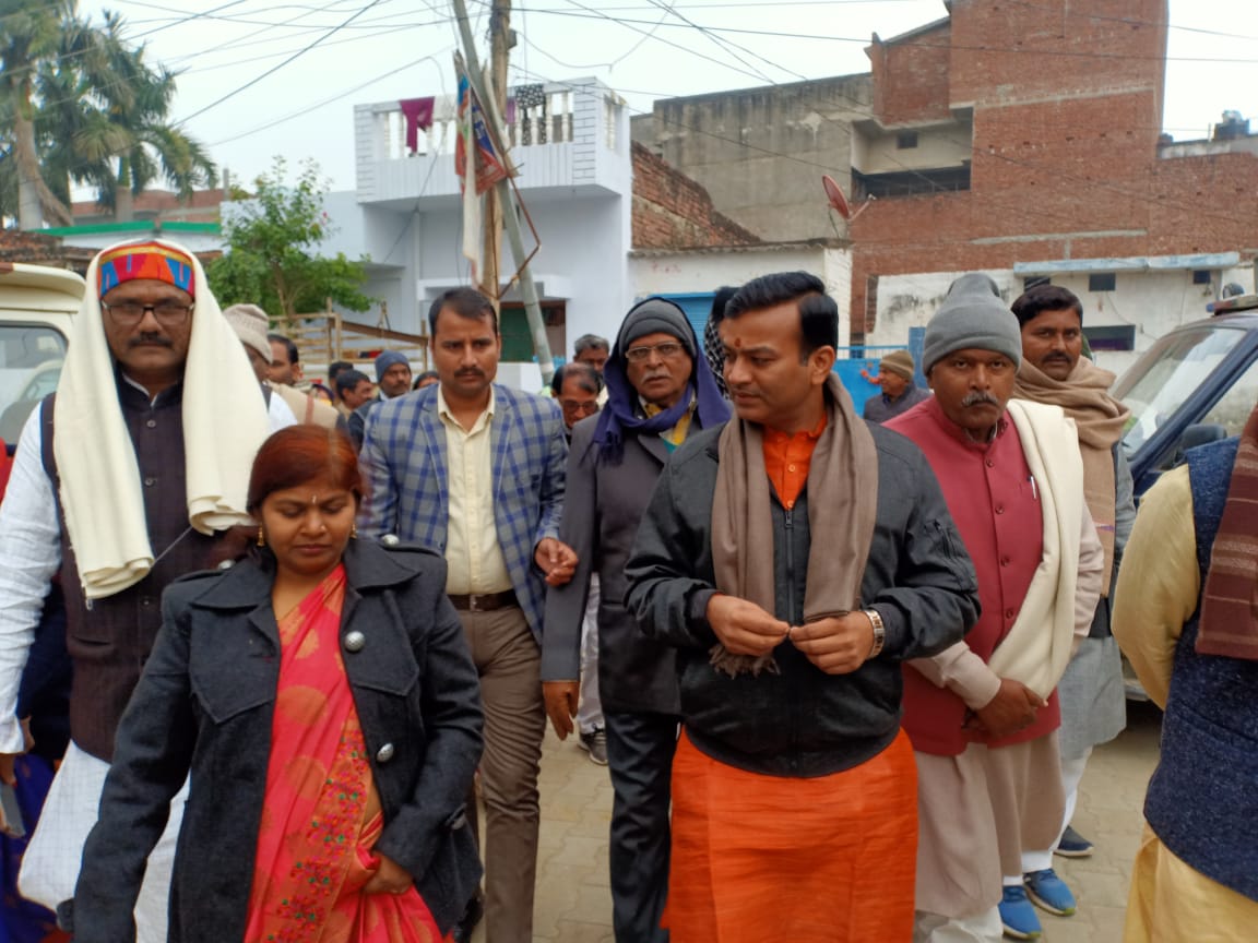 नागरिकता संशोधन कानून ! गोष्ठी के उपरांत  मंत्री ने घर घर जाकर लोगों को किया जागरुक