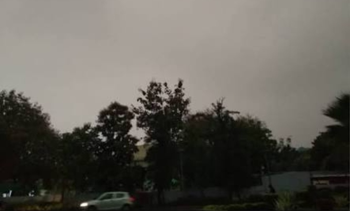 बरसात ! ठंठ में किसानों और पशुओं की शामत