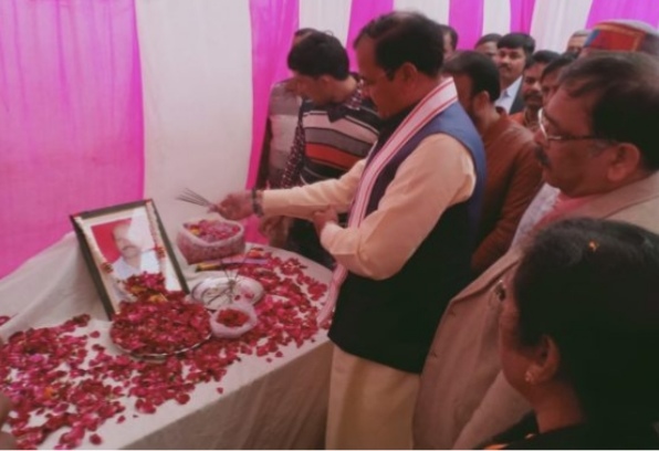 श्रद्धांजलि देने पहुंचे डिप्टी सीएम मोर्या