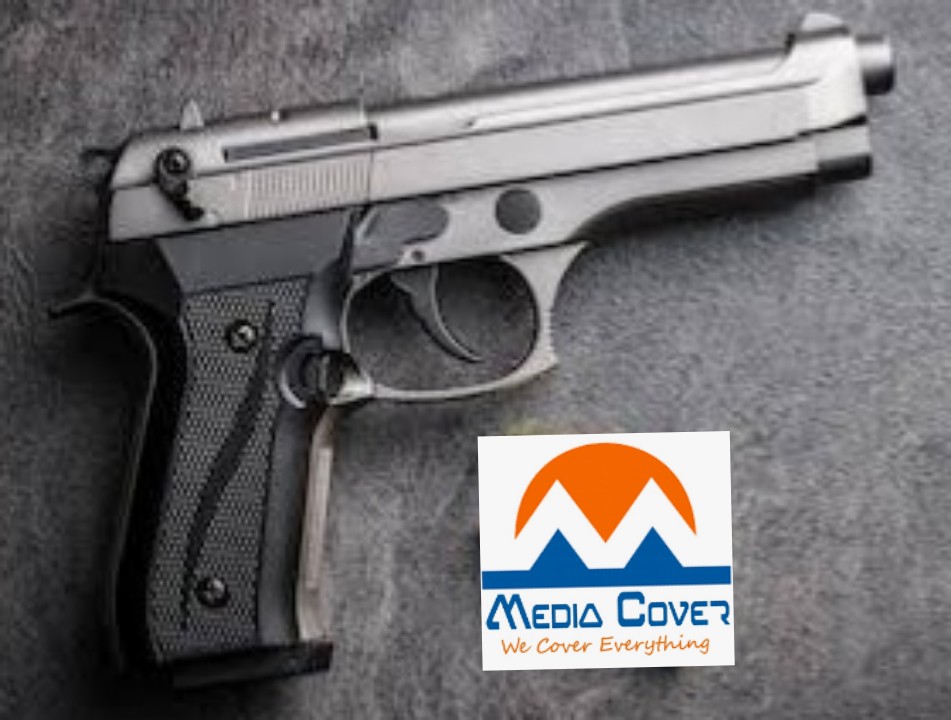 पत्नी और बेटी को गोली मारने के बाद खुद को  उड़ाया