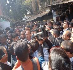 बमबारी से दहला न्यायालय परिसर,प्रियंका बाड्रा ने योगी पर कसा तंज