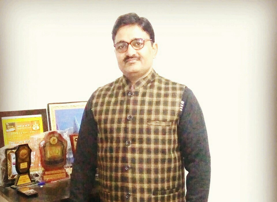 कविता ! “मैं देश बचाने वाला हूँ”