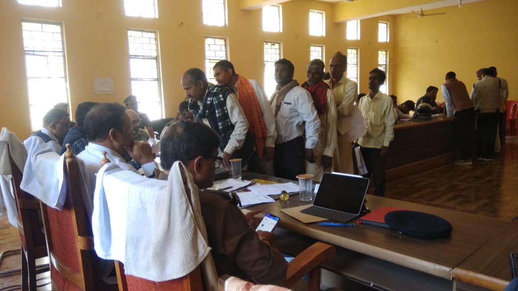 समाधान दिवस ! डीएम,एसपी ने दिया शीघ्र समाधान के निर्देश