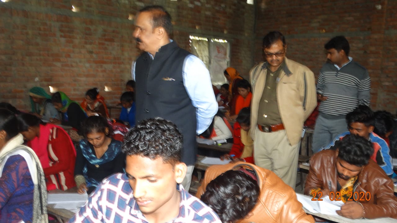 परीक्षा ! डीएम व एसपी ने किया परीक्षा केन्द्रों का दौरा
