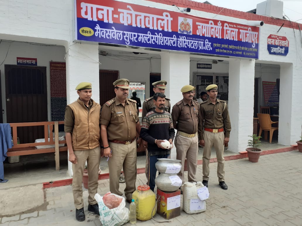 ईंट भट्ठे पर अवैध शराब बनाने में एक धराया