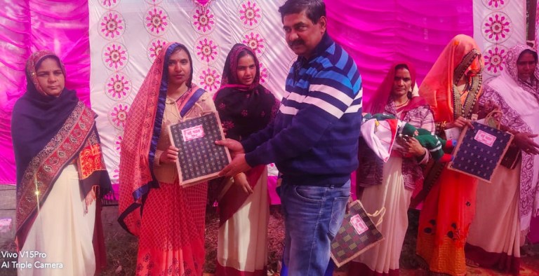 सास बहू सम्मेलन में सिखाया परिवार नियोजन के गुर