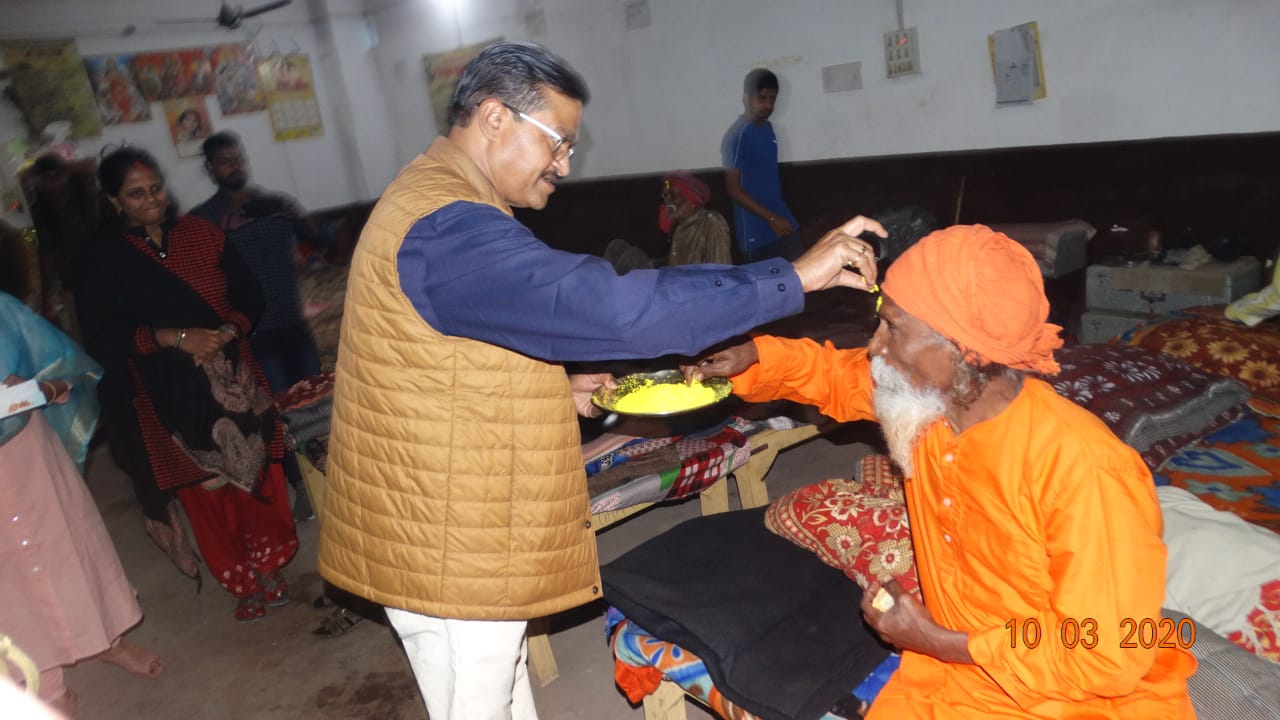 एसपी ने वृद्ध जनों के चेहरों पर बिखेरी खुशी