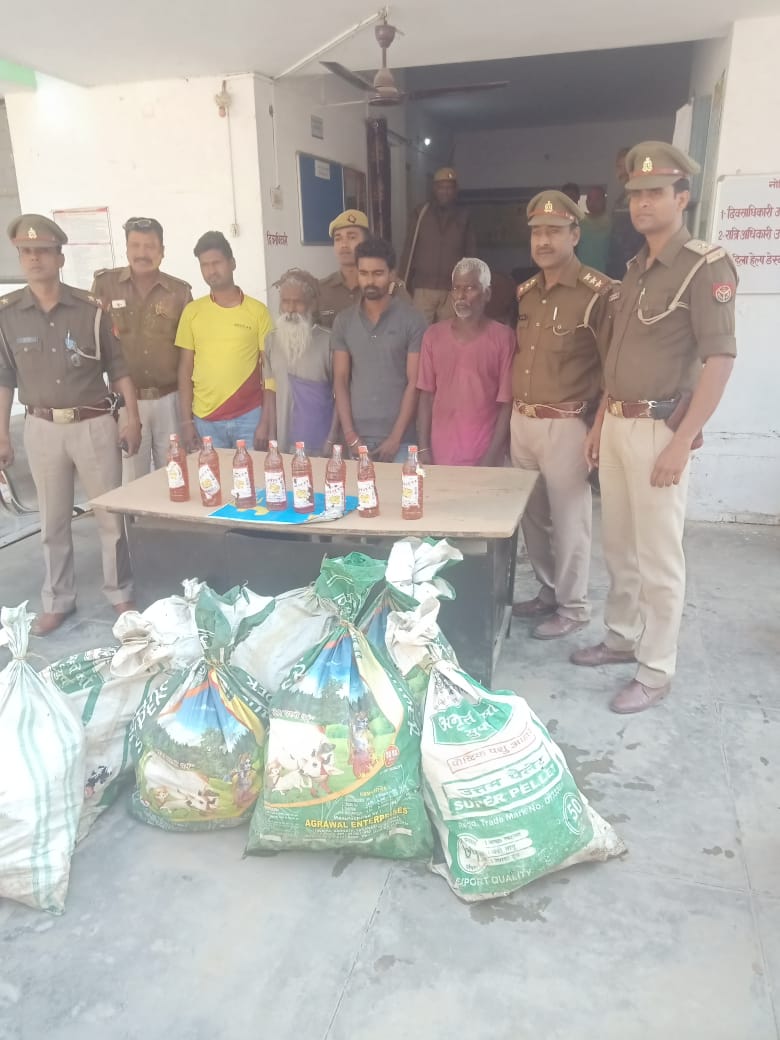 अवैध शराब संग आरओ प्लांट मालिक सहित चार चढ़े पुलिस के हत्थे