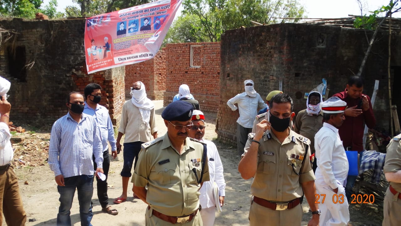 दरियादिली ! पुलिस ने लोगों को मुहैया कराया भोजन सामग्री