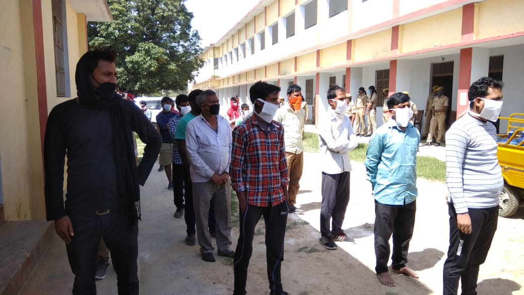 कोरोना !डीएम, एसपी ने क्वारेंटाइन सेंटरों का   निरीक्षण कर दिये आवश्यक निर्देश