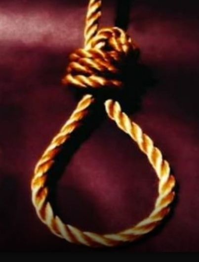 संदिग्ध परिस्थितियों में फंदे पर लटकी मिली विवाहिता, पति सहित तीन गिरफ्तार