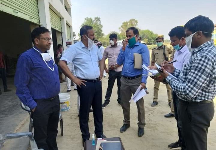 गेहूं क्रय केन्द्र पर धमके डीएम, विपणन निरीक्षक की ली क्लास