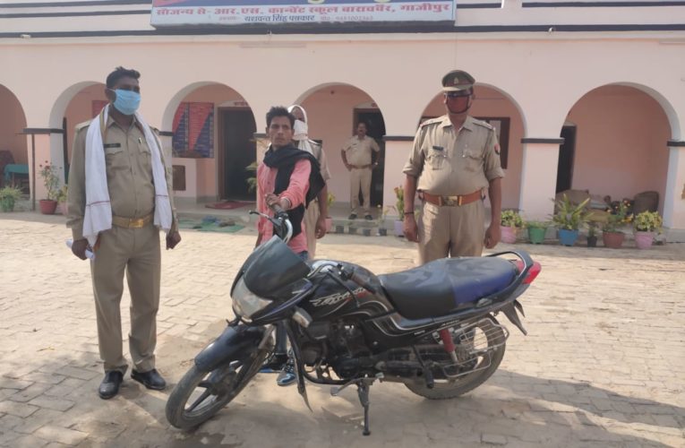 चोरी की बाइक संग एक अभियुक्त गिरफ्तार
