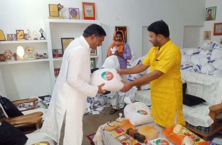 राहत कार्य में जी जान से समर्पित समाजसेवियों व कर्मयोद्धाओं ने सम्भाला है मोर्चा