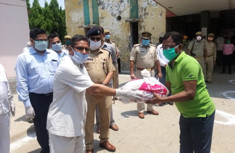 न्यायायिक परिवार ने जरूरतमंदो को बांटा खाद्यान्न