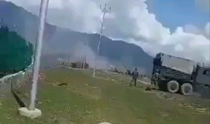 जबाब ! सेना ने उड़ाये पाकिस्तान के लॉन्चिंग पैड