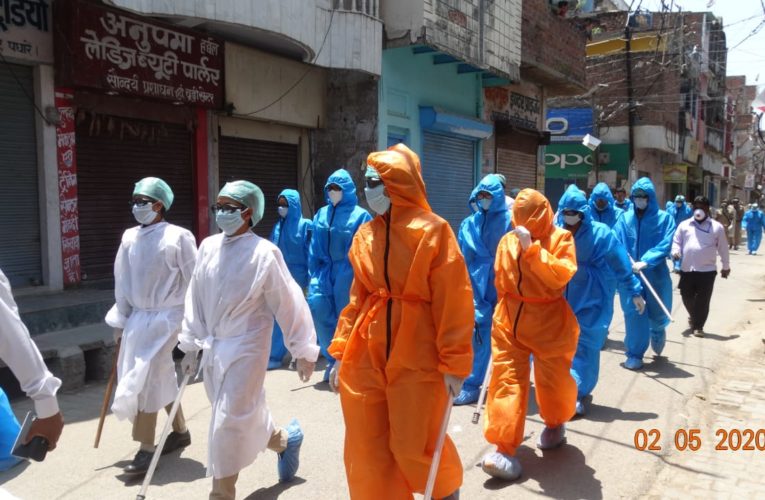 फ्लैग मार्च कर दी सोशल डिस्टेंसिंग की सीख