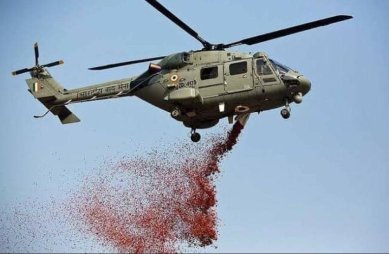 सम्मानित हुए कोरोना योद्धा, वायुसेना के विमानों व हेलीकॉप्टर ने डाक्टर और मेडिकल स्टाफ पर बरसाए फूल