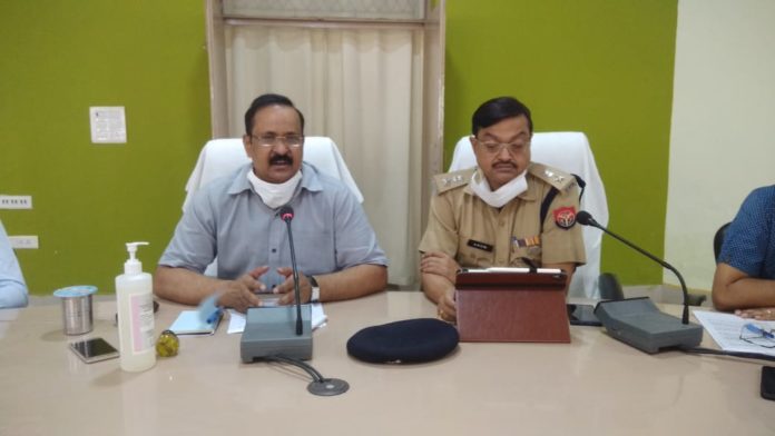लाकडाउन के मद्देनजर जिलाधिकारी ने दी जानकारी
