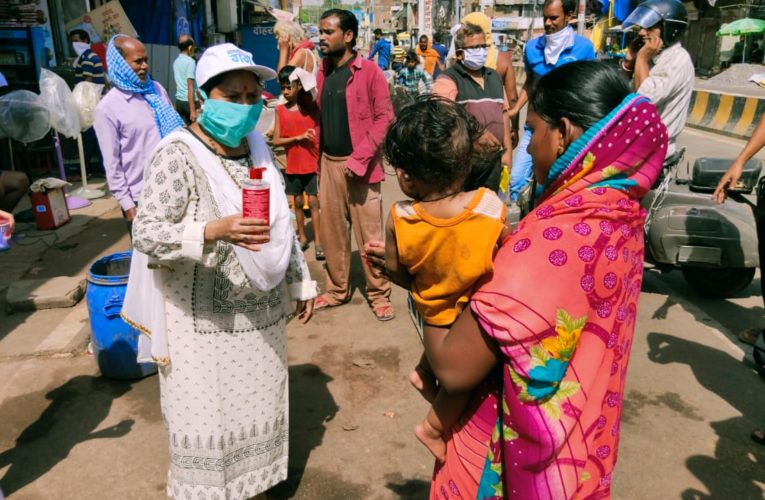 गंगा विचार मंच ! श्रद्धालुओं को पिलाया शरबत