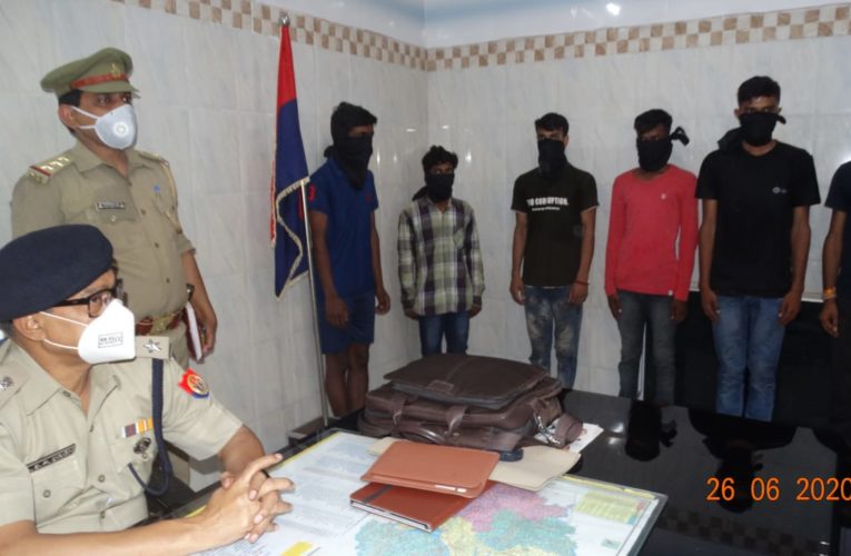 छह वाहन चोरों से आठ बाईकें बरामद