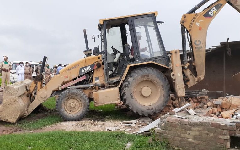 माफिया सरगना के सहयोगियों पर गिरी गाज