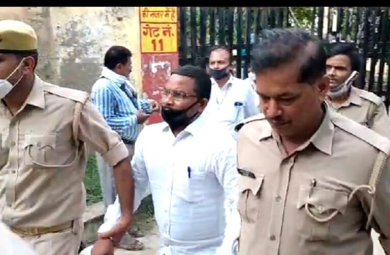 राजनीतिक संरक्षण के चलते पुलिस मौन, लखटकिया इनामियां अपराधी ने कोर्ट में किया समर्पण