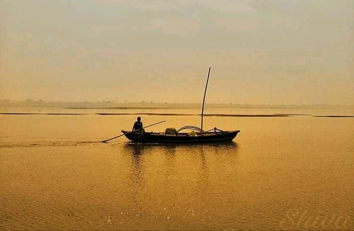 नदी में नाव पलटी, तीन बच्चों सहित पांच की मौत