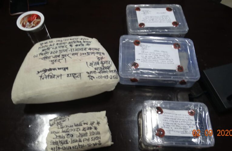 अवैध शराब संग दो तस्कर, असलहे व वाहन के साथ गिरफ्तार