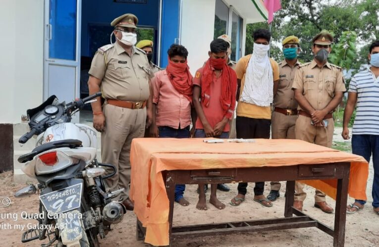 अवैध असलहे व लूट की मोबाइल सहित तीन अभियुक्त गिरफ्तार