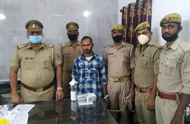 गैंगस्टर एक्ट का वांछित टॉपटेन अपराधी अवैध असलहे व कच्ची शराब के साथ गिरफ्तार