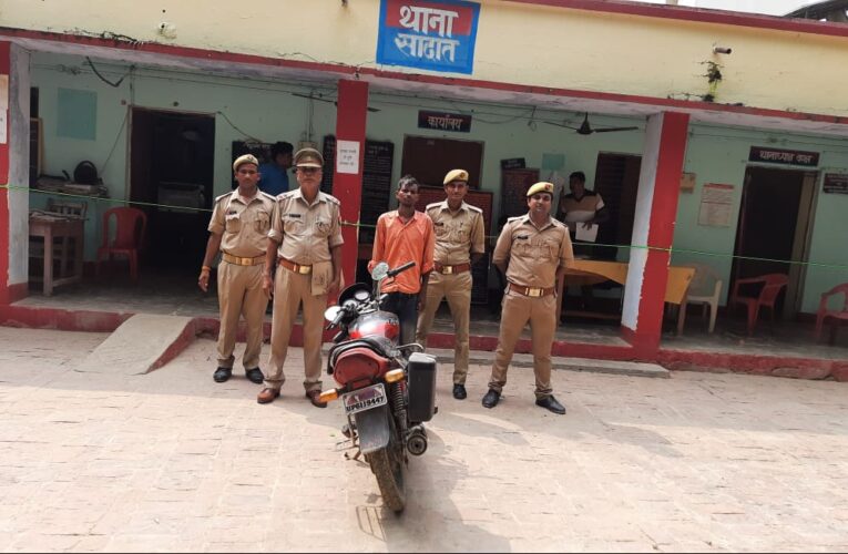 अवैध असलहे व चोरी की बाइक संग अभियुक्त गिरफ्तार