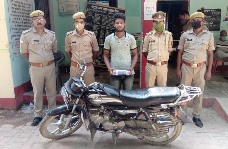 पुलिस की संयुक्त टीम ने शातिर अपराधी को  बाइक संग दबोचा
